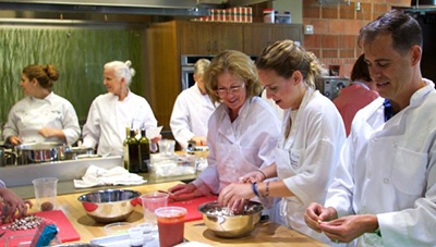 Medical students and practicing physicians at a Culinary Medicine class. Used with permission from Health Meets Food.