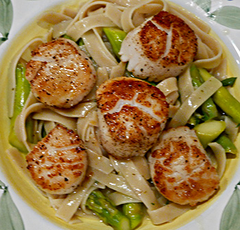 Pasta with White Wine Butter Sauce and Seared Scallops recipe from Dr. Gourmet